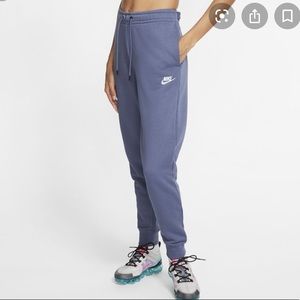 NEW NIKE women’s joggers/sweatpants SIZE XS